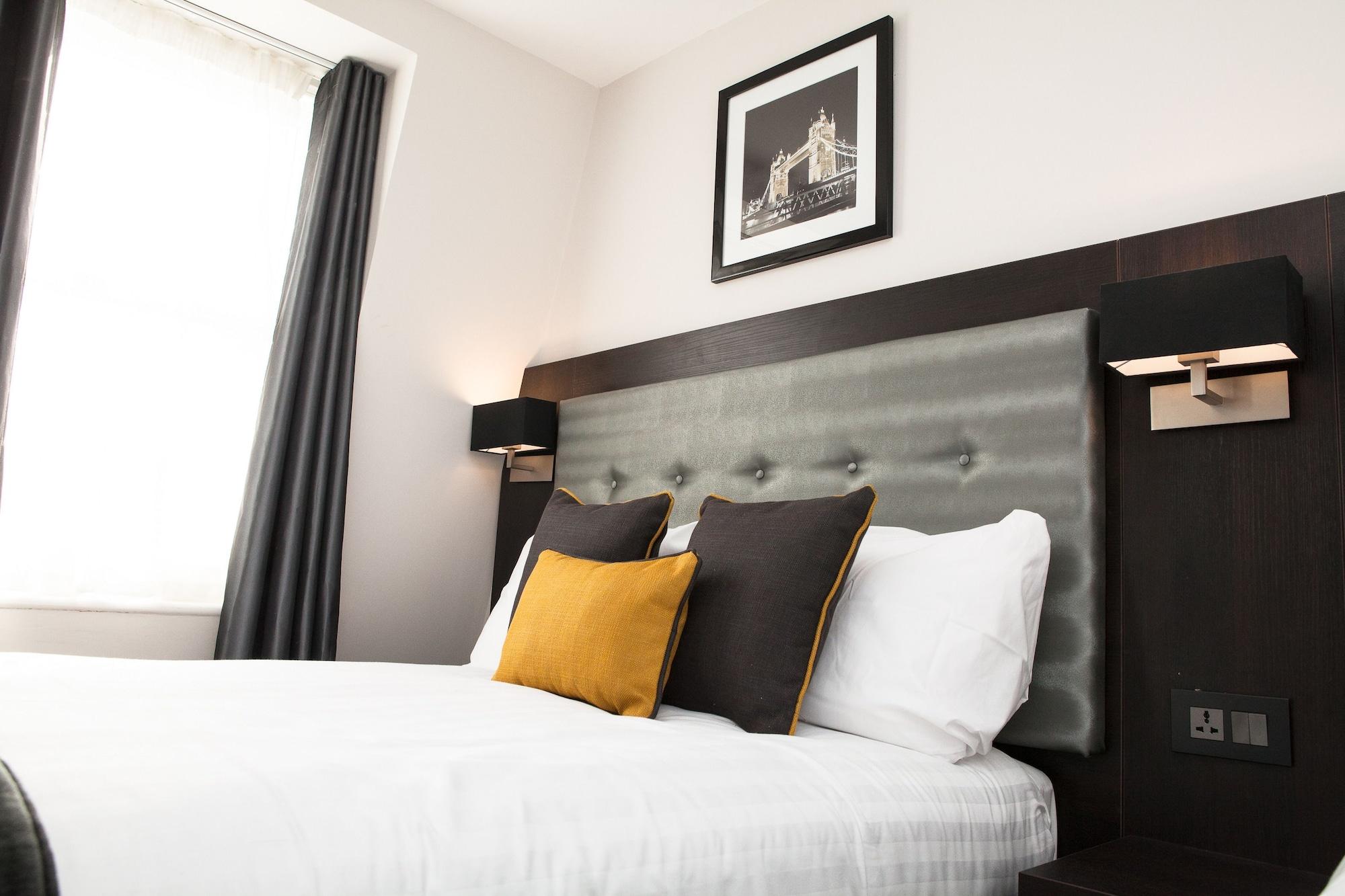 The Tudor Inn Hotel Лондон Екстериор снимка