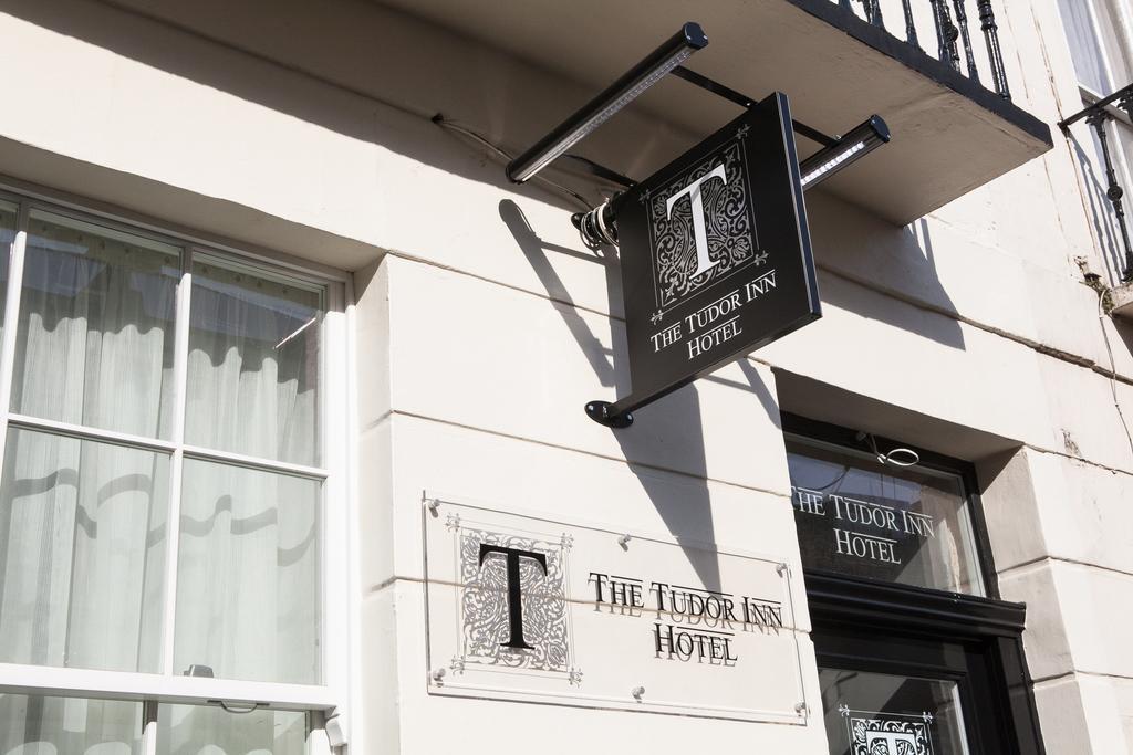 The Tudor Inn Hotel Лондон Екстериор снимка