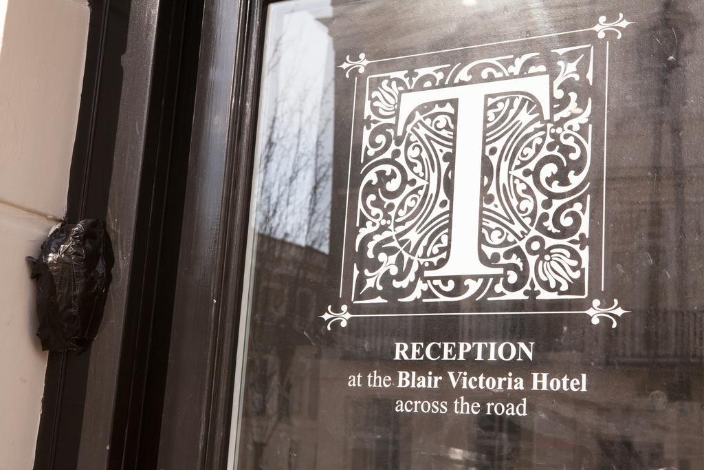 The Tudor Inn Hotel Лондон Екстериор снимка